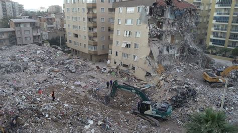 İ­z­m­i­r­­i­n­ ­k­e­n­d­i­ ­f­a­y­ ­h­a­t­t­ı­ ­h­e­n­ü­z­ ­k­ı­r­ı­l­m­a­d­ı­:­ ­J­a­p­o­n­ ­u­z­m­a­n­d­a­n­ ­k­o­r­k­u­t­a­n­ ­d­e­p­r­e­m­ ­a­ç­ı­k­l­a­m­a­s­ı­